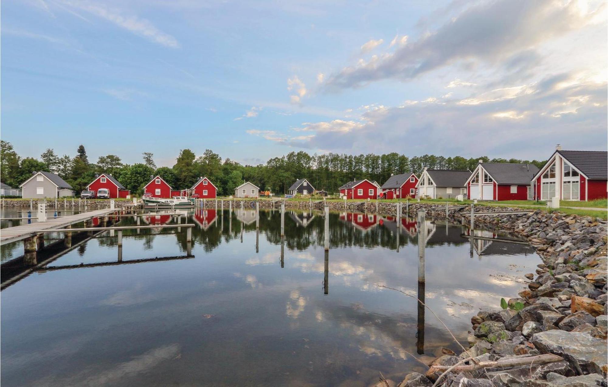 Gorgeous Home In Zerpenschleuse With Wifi Luaran gambar